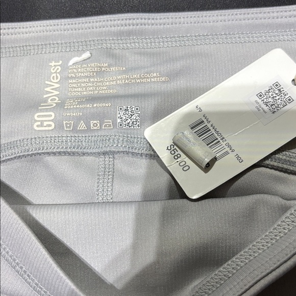 UpWest Bike Shorts, 9.5” inseam,hip pockets, elastic waist,stretch,light texture - Picture 6 of 6